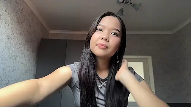 RegenaLandauer live cam on StripChat
