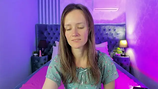 SabrinaNoel live cam on StripChat