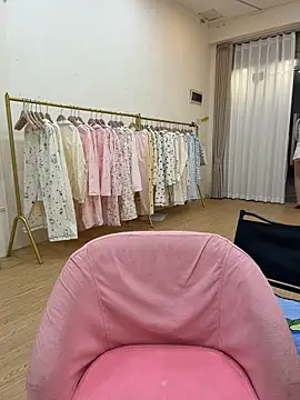 Selenaaaaa- live cam