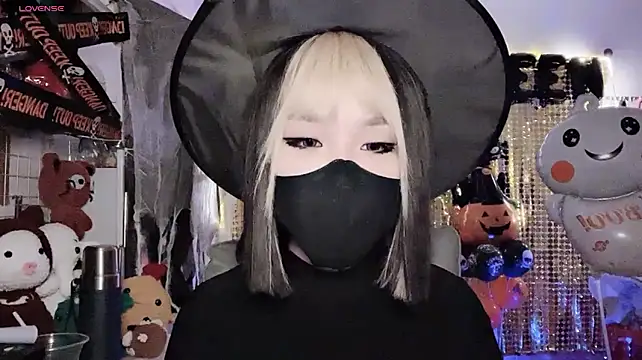Tieu-May live cam