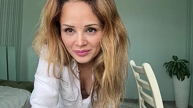 SayraPie live cam on StripChat