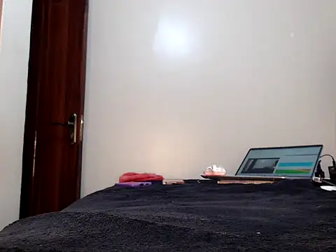 ebonylips_girl (F young) - make my wet with the sound of your tipss