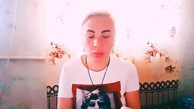 LilaCandy6 live cam on StripChat