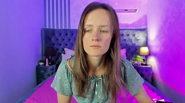 SabrinaNoel live cam on StripChat