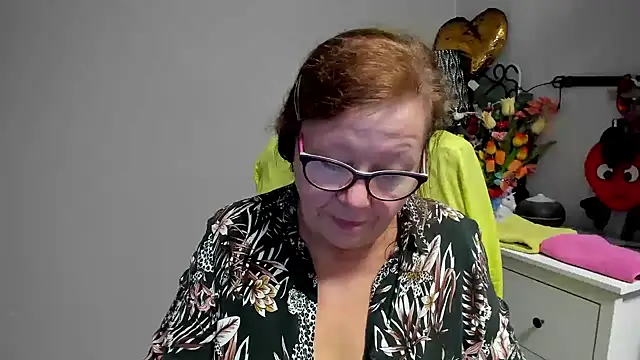 Adelewildx live cam on StripChat