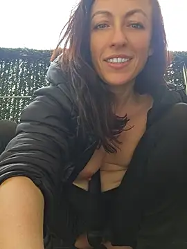 Risky_woman