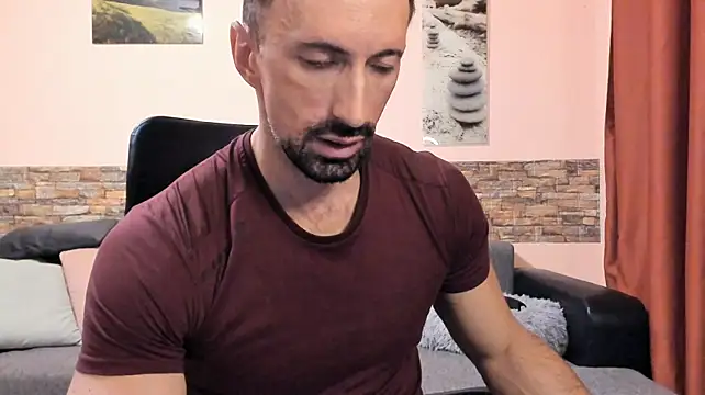 HotHunkTrainer live cam on StripChat