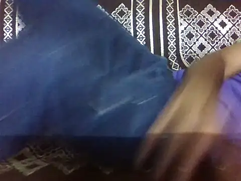 lucknowguy (M young) - dick stroke in public