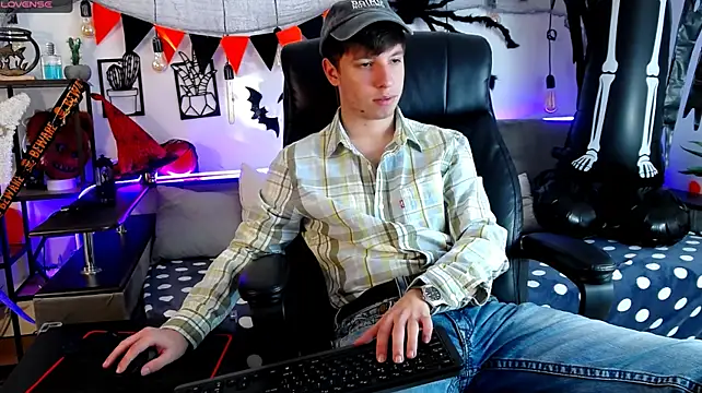 thomasedisonn (M twink) - playing with a dick close to the camera