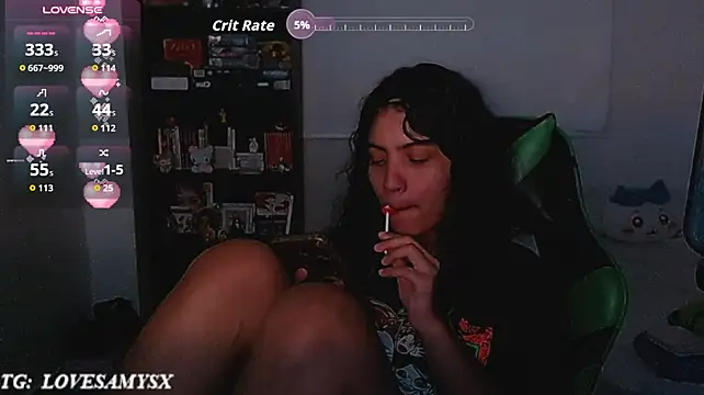 Lovelyamyy live cam on StripChat
