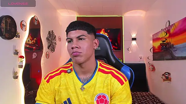 damian_latinxxx (M young) - ⭐semen at a ticketed show
