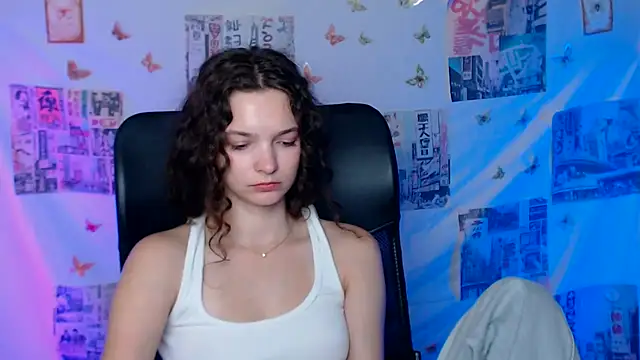 _susiesu_ (F teen) - spank ass