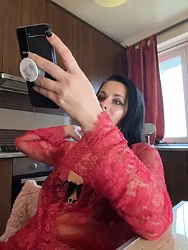 Hotmomcheckk_