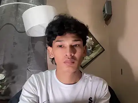 imjustasluttyintownx (M twink) - LOOKING FOR FUN AND LOVE!