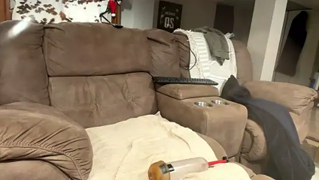 studlyhardwoodd live sex cam