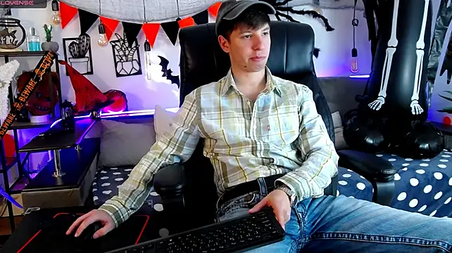 thomasedisonn (M twink) - playing with a dick close to the camera
