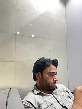 vbrawn01 (Ask my age) - अँधेरी रात में दीया तेरे हाथ में