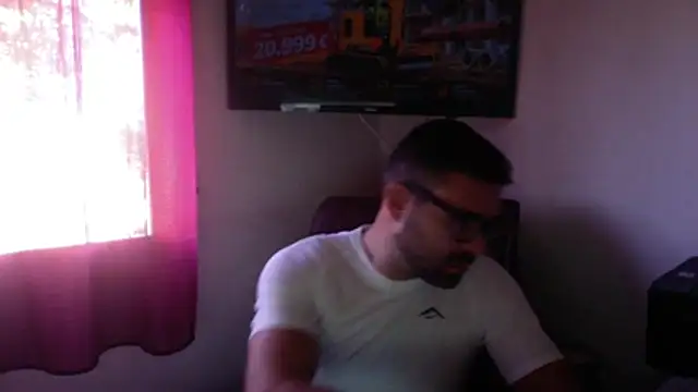 bomberomad87 on Stripchat