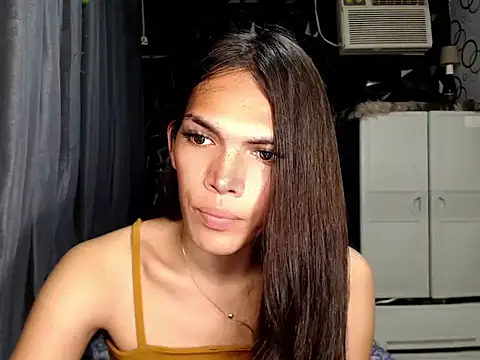 GORGEOUS_CARMEE