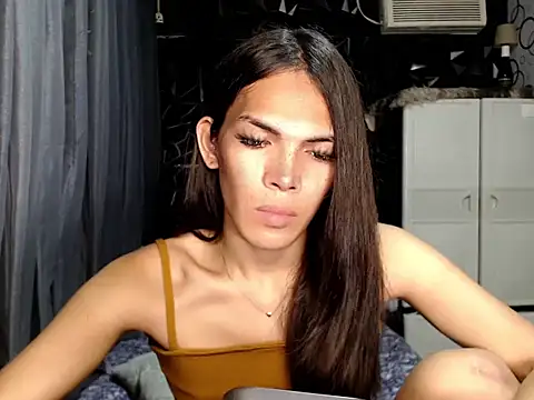 GORGEOUS_CARMEE