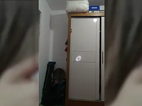 Amandiiinhabra live cam on StripChat