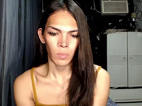 GORGEOUS_CARMEE