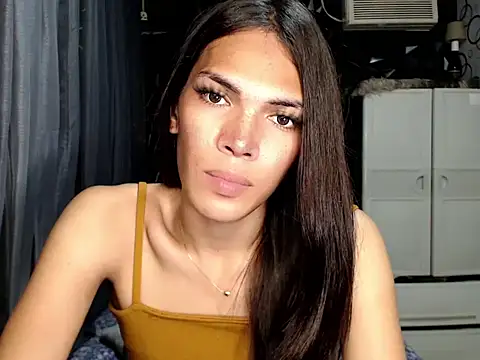 GORGEOUS_CARMEE