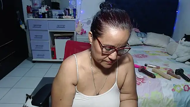 pervert_mommy_ live cam on StripChat