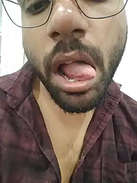 yourplayboy22 live cam on StripChat