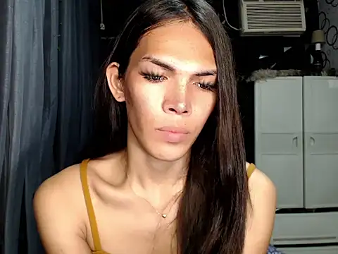 GORGEOUS_CARMEE