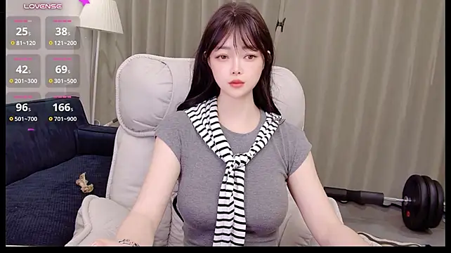 uikyy1 (F milf) - 上班真有新鲜感 每天都有新的打击