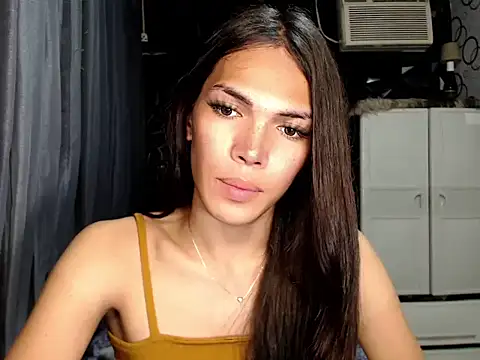 GORGEOUS_CARMEE