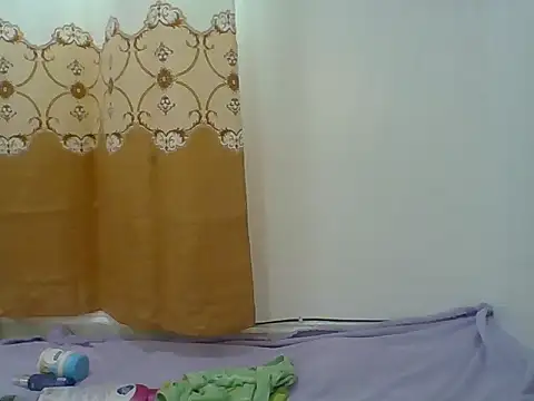 SweetSlim11 live cam on StripChat
