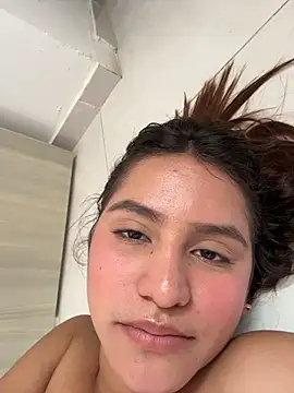 ViankaRose live cam on StripChat