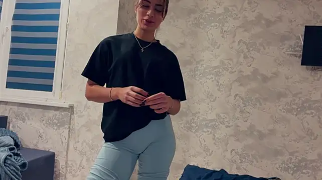 Marnera live cam on StripChat