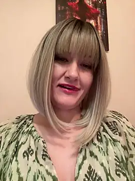 LunaFoxs live cam on StripChat