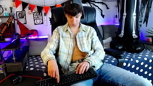 thomasedisonn (M twink) - playing with a dick close to the camera