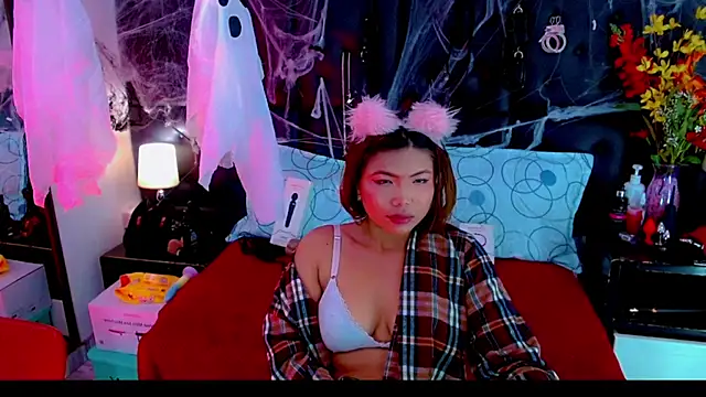 Cloelombard live cam on StripChat