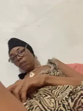 Ladyzee25 live cam on StripChat