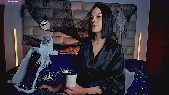 HollyGrey_