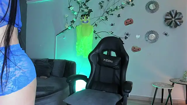 Mia_Davis__