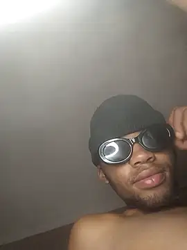 HandsomeBoy990 webcam