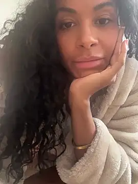 Risque-Danni-Rose live cam on StripChat