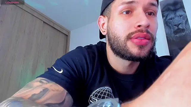Santos_ramirez1 live cam on StripChat