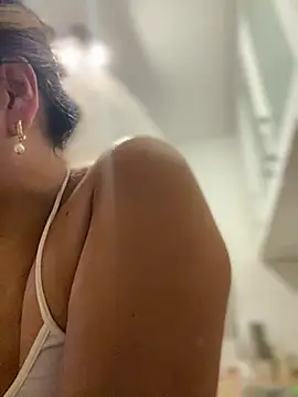 Jlo_69 live cam on StripChat