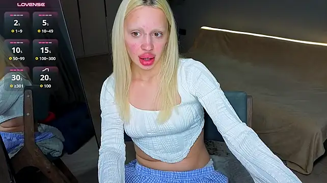 Luna_Beverly live cam on StripChat