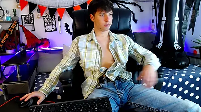 thomasedisonn (M twink) - playing with a dick close to the camera