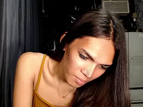 GORGEOUS_CARMEE