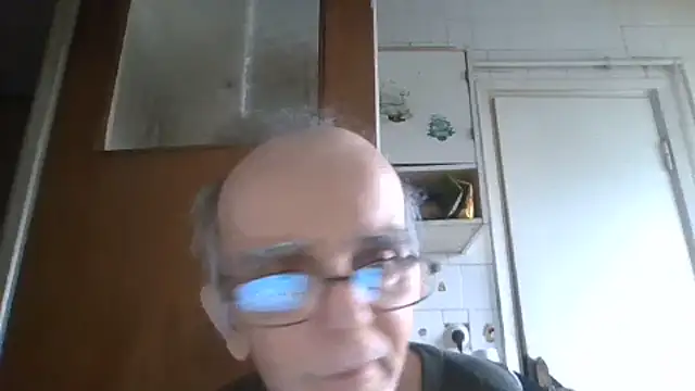 mariusica1@xh live cam on StripChat