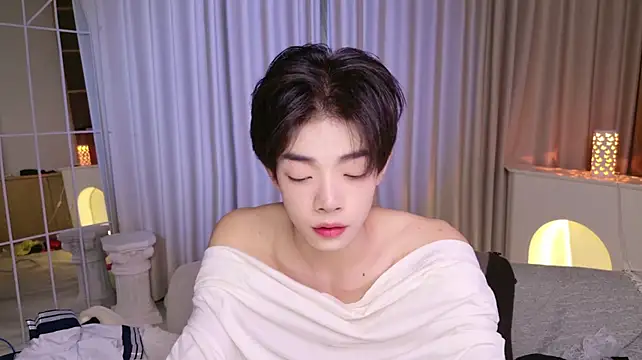 XiaoZeouba live cam on StripChat